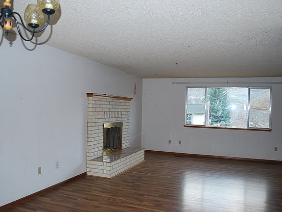 4th image of 1107 River Dr