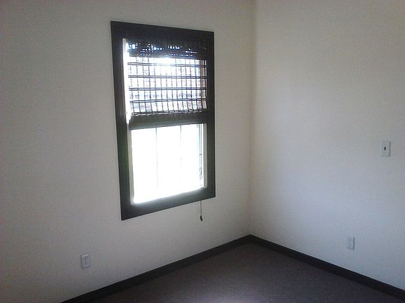 Front bedroom 01