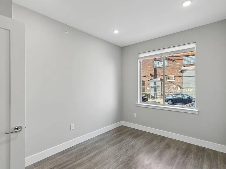 1845 E Huntingdon St — Photo 8