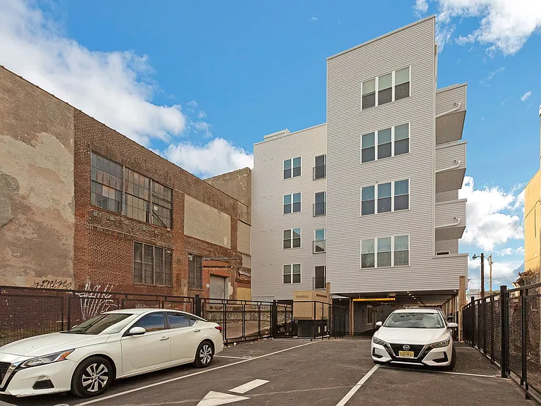 Stunning New Luxury Apartments at The Vienna — Photo 43