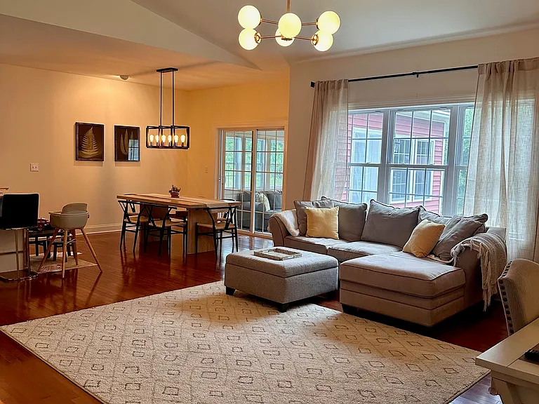 8 Lakepointe Way — Photo 7