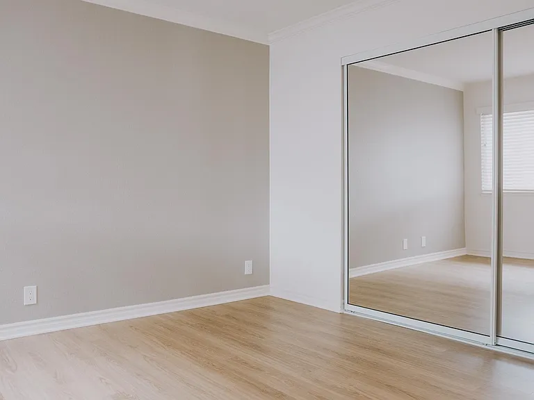 Meridian Apartments — Photo 5