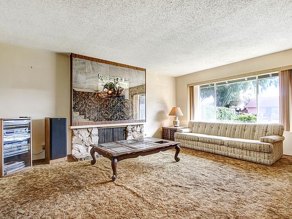 3rd image of 1907 Sunridge Dr