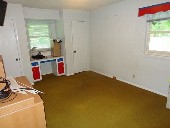 5th image of 806 Palm Dr