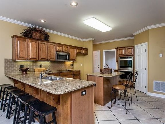 5th image of 2710 Kentshire Cir SE