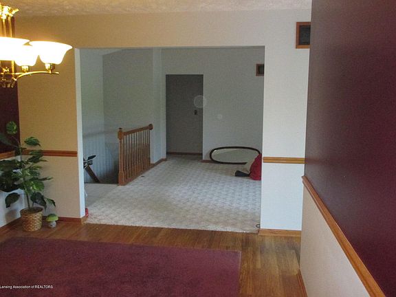 4th image of 1037 N Crandell Dr