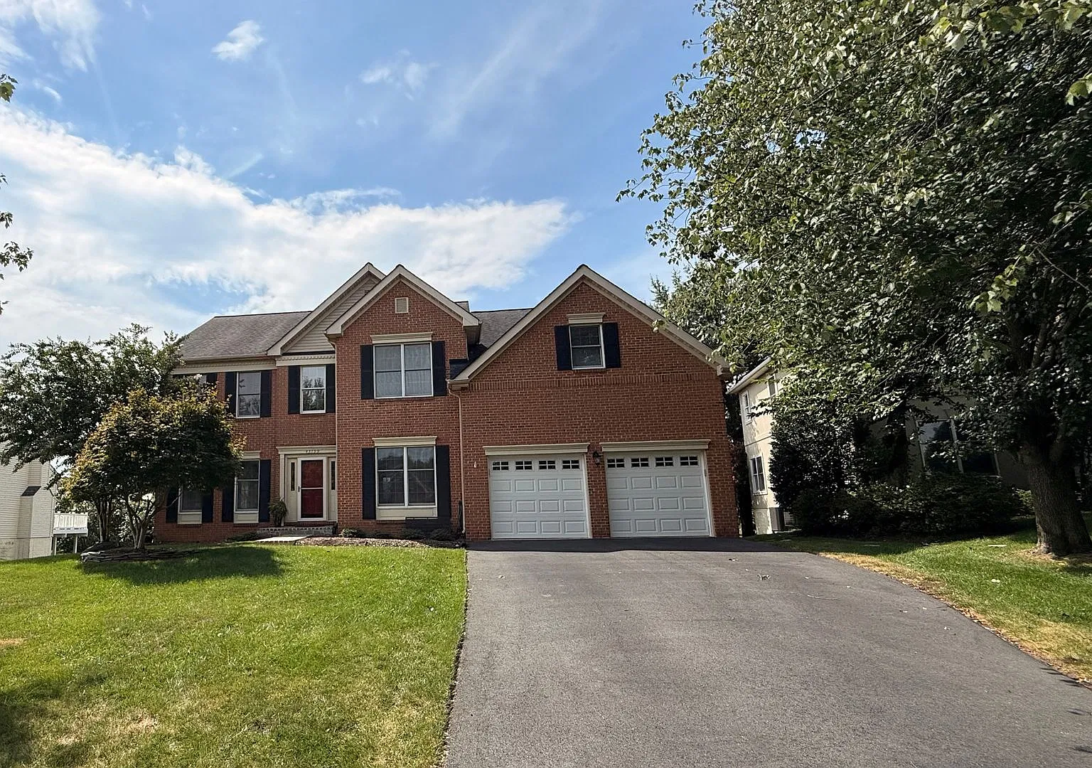 Awesome Is Ashburn Beautiful - 5bed + 3.5bath — Photo 1