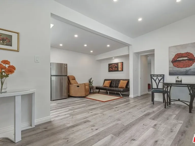 653 N West Knoll Dr — Photo 22
