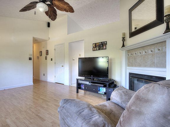 4th image of 6048 Warrenpark Ln