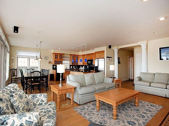 5th image of 3925 Central Ave #1