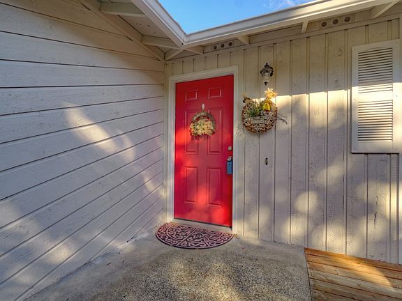 4th image of 2810 10th Street Ct SE