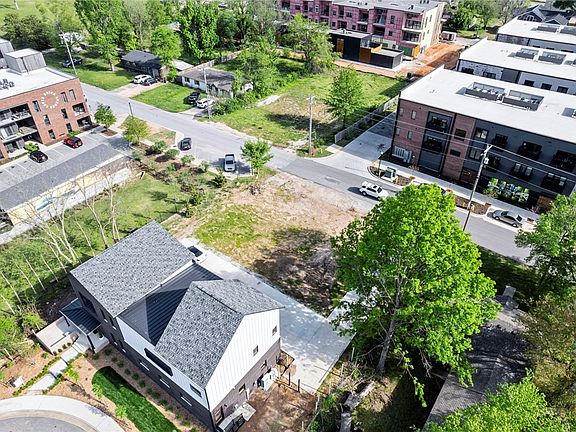 3rd image of 807 SE 3rd St