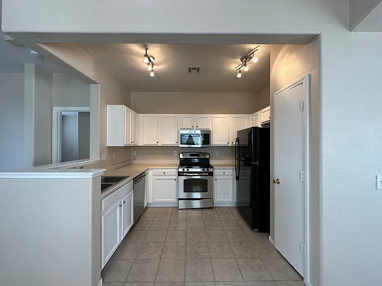 10975 Pumpkin Ridge Ave — Photo 6