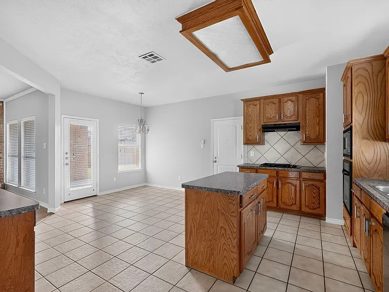 1236 Blue Brook Dr — Photo 17