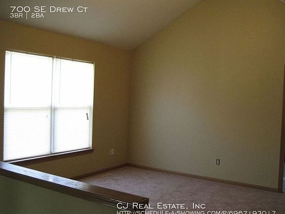 2nd image of 700 SE Drew Ct
