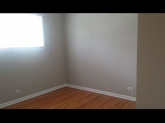 5th image of 373 Lorraine St
