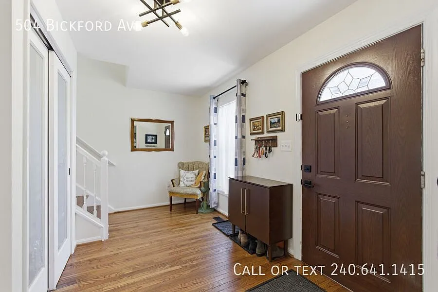 Beautiful 5 BR/3.5 BA Single-Family Home in Rockville! — Photo 2