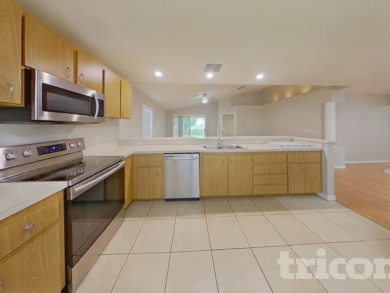 2438 Pine Chase Cir — Photo 6