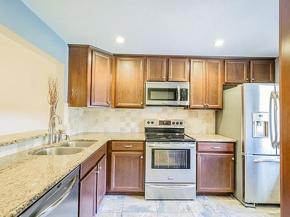 3rd image of 1937 Peppermill Dr #0