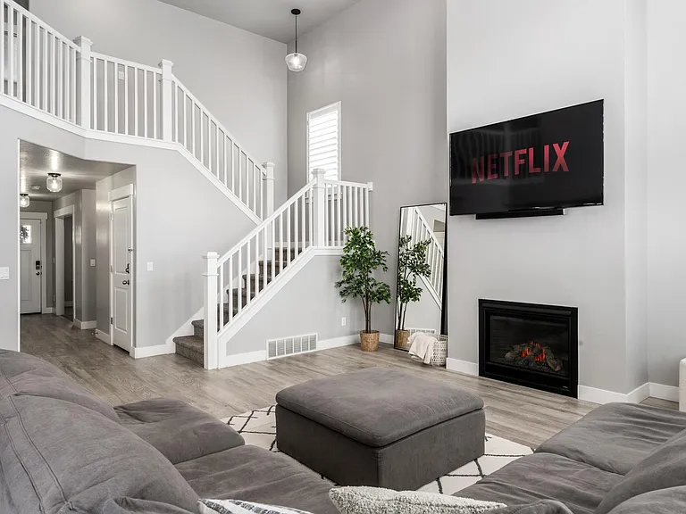 537 N Mountain Peak Dr — Photo 8