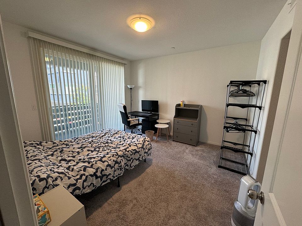 1st image of 629 Blackbury Ln