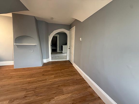 3rd image of 15 N York St Floor 3