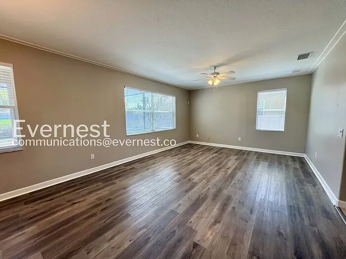11211 Flora Springs Dr — Photo 6
