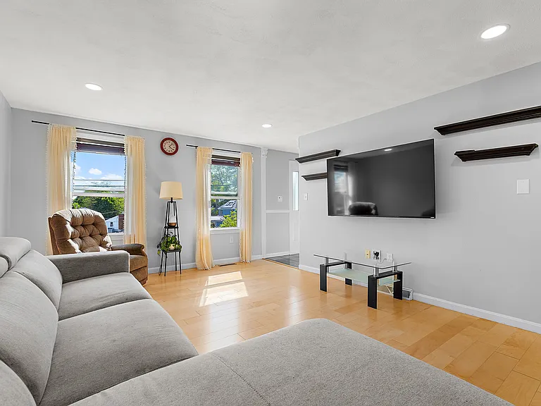 9 Rhodes St — Photo 6