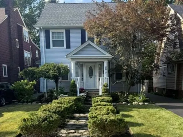 3817 Montevista Rd, Cleveland Heights, OH 44121