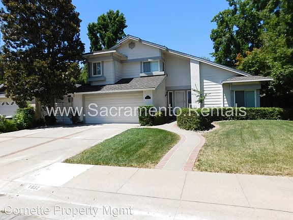 2nd image of 1932 Oak Bluff Way
