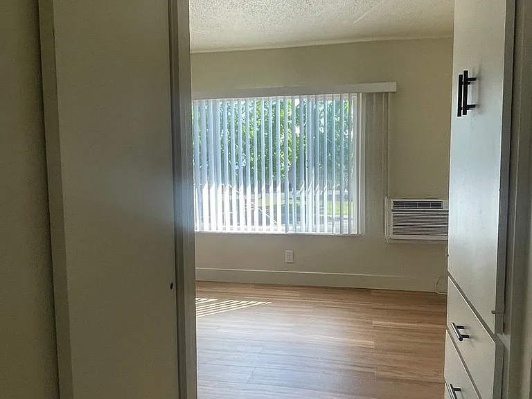 1090 N Court St — Photo 17