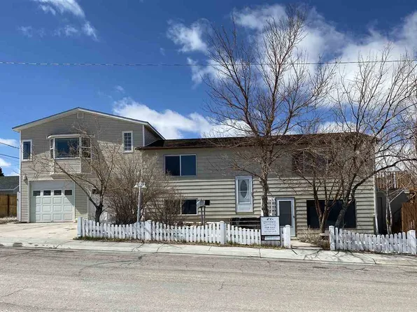 606 Sage Hills St, Rawlins, WY 82301