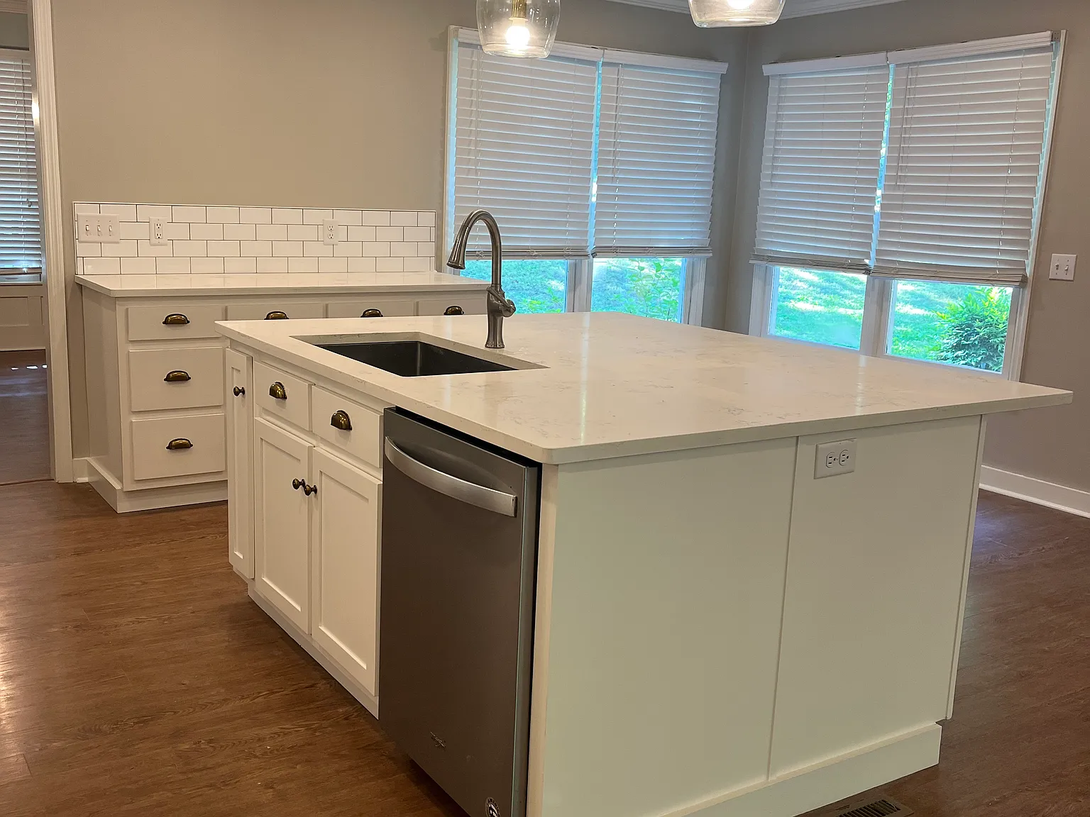 4 bed, 2.5 bath, 3562 sqft, $2,950 — Photo 4