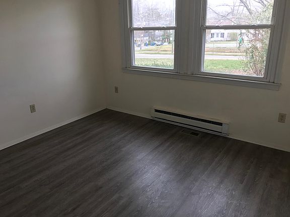 5th image of 725 Bolton St #B