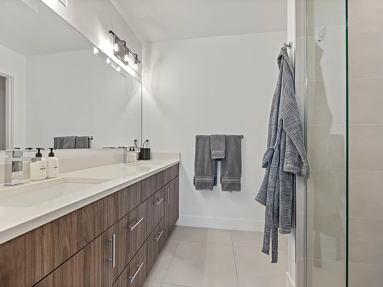 2457 Walnut St — Photo 20
