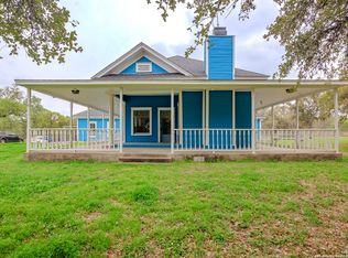 918 Scenic Loop Dr, Goliad, TX 77963