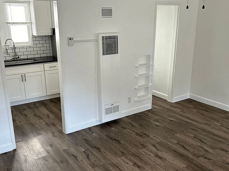 Evans Apartments — Photo 19