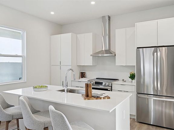 3rd image of 451 Skyfield Ct