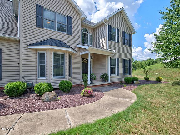 4th image of 1110 Cardinal Ln