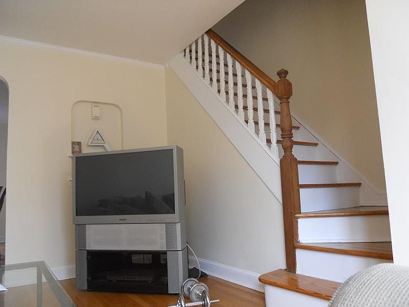 2nd image of 2036 28th St #1