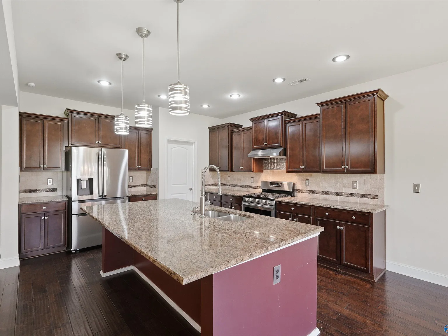 5 bed, 3.5 bath, 3476 sqft, $3,000 — Photo 3