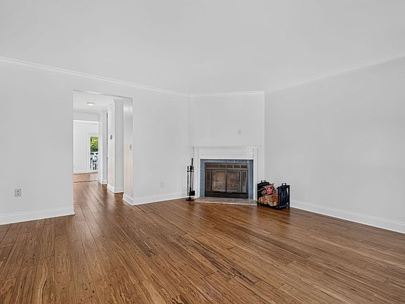 4th image of 28 Admirals Way Unit 28