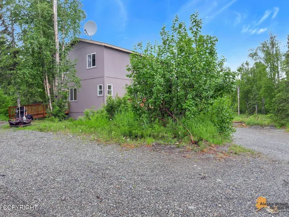 8825 W McQuire Ln, Wasilla, AK 99623