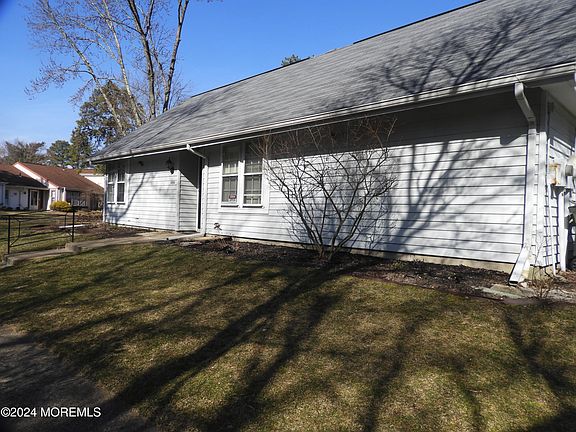2nd image of 455 Chesterfield Ct #E