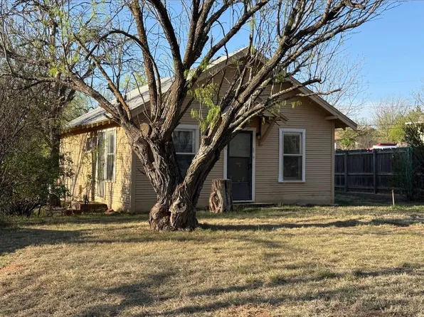 718 E Oliver St, Stamford, TX 79553