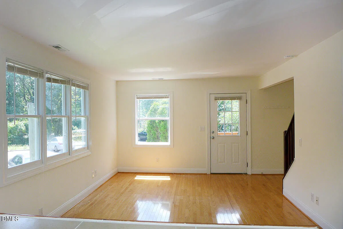 2 bed, 1.5 bath, 900 sqft, $1,845 — Photo 4
