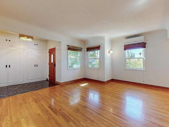 3rd image of 9001 Lloyd Pl