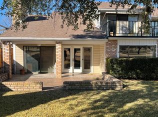 369 Englewood Dr, Kerrville, TX 78028
