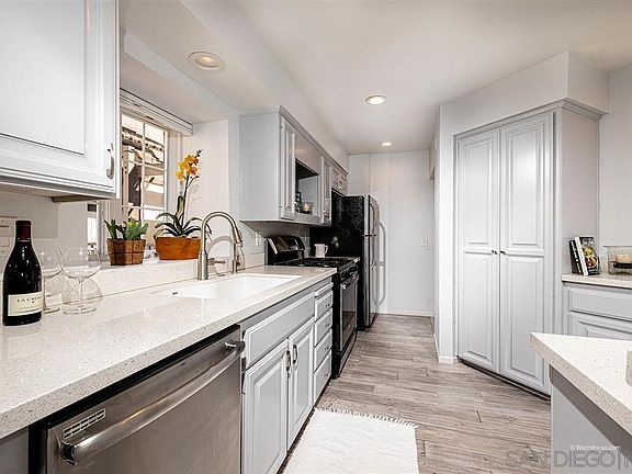 4th image of 8608 Villa La Jolla Dr Unit 1