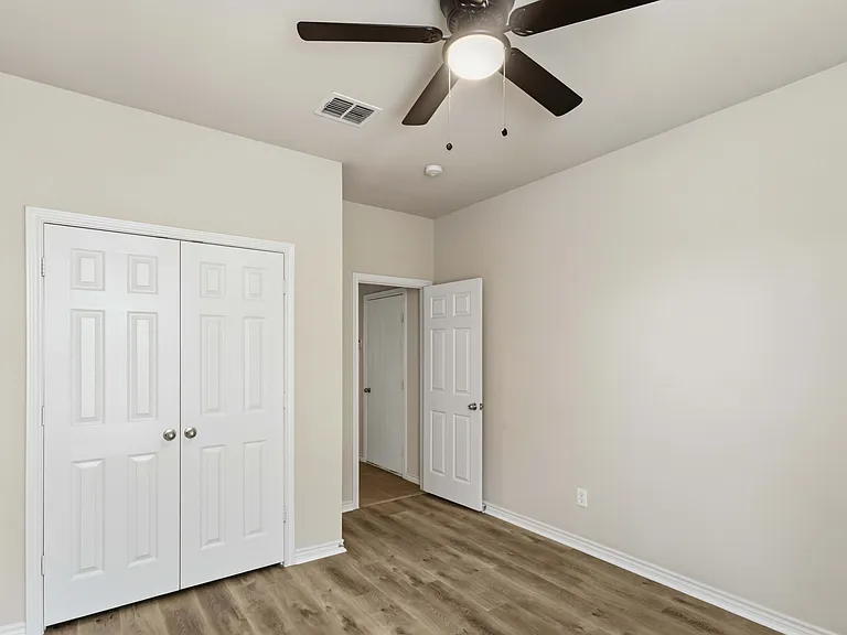 807 Clear Water Dr — Photo 10